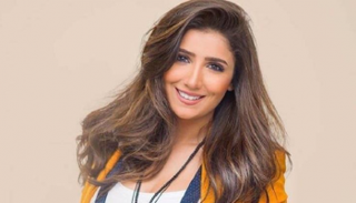 الفنانة مي عمر 