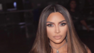 كيم كارداشيان تقاضي طبيبا استغل صورتها في إعلان