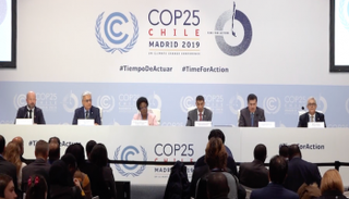 من المؤتمر الصحفي في مدريد