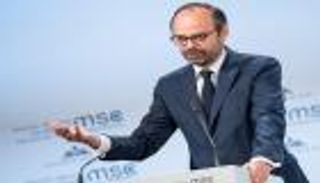 رئيس وزراء فرنسا يبقي على إصلاحات التقاعد مع تقديم تنازلات للمحتجين