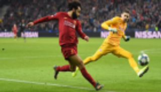 لينيكر أسطورة إنجلترا يشيد بهدف صلاح الرائع أمام سالزبروج