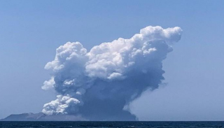 ثوران بركان "وايت أيلاند"