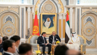 الشيخ محمد بن زايد آل نهيان ورئيس قيرغيزستان سورونباي جينبيكوف