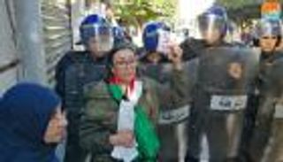 إعلام فرنسي: الجزائر تحبس أنفاسها بانتخابات تدار بمشرط جراح‎