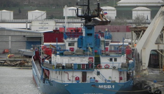 السفينة بعد توقيفها من قبل خفر السواحل اليوناني