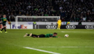 روما يتأهل رغم التعثر وجلادباخ يودع الدوري الأوروبي بهدف قاتل