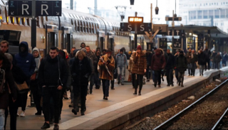 فرنسا بلا قطارات في الكريسماس