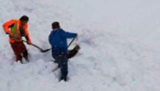 فيديو استغاثة ينقذ شابين علقا في الثلوج بالمغرب