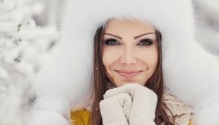طرق العناية بالبشرة الحساسة في الشتاء