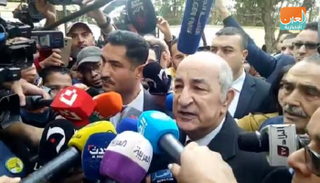 عبدالمجيد تبون خلال الإدلاء بصوته في الانتخابات الرئاسية