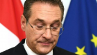 "حقائب أموال" و"غزو الناتو".. معلومات صادمة عن نائب مستشار النمسا