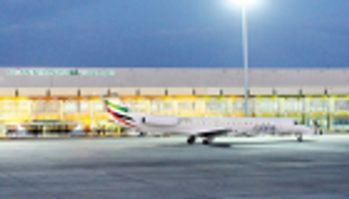 مطار العين الدولي يستقبل أولى رحلات طيران الجزيرة المقبلة من الكويت