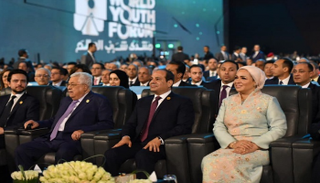 الرئيس المصري ونظيره الفلسطيني خلال منتدى شباب العالم بشرم الشيخ