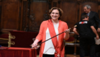 عمدة برشلونة تثق بإقامة الكلاسيكو في موعده