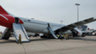 إجلاء ركاب طائرة أسترالية بعد حريق في قمرة القيادة