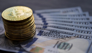 العملات الرقمية تنخفض أمام الدولار