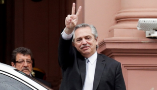 رئيس الأرجنتين الجديد ألبرتو فرنانديز - رويترز 