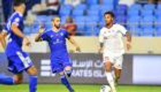 الشارقة يبتعد بصدارة الدوري الإماراتي بفوز صعب على النصر
