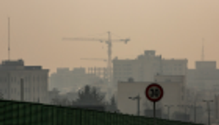 تلوث الهواء يغلق المدارس ويعلق الأنشطة الرياضية بإيران