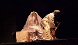 جانب من المسرحية المصرية "الطوق والإسورة"