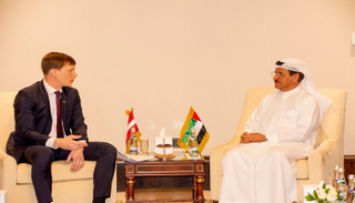 لقاء وزير الاقتصاد الإماراتي ونظيره اللاتفي