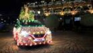 نيسان تروج لطراز كهربائي في الكريسماس.. استخدمت 15 ألف مصباح