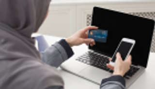 50 % من السعوديين يتسوقون إلكترونيا