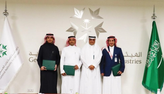 جانب من توقيع الاتفاقيات 