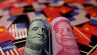 فيتش: توترات التجارة الأمريكية الصينية هدأت لكن لم تُحل