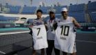 قميص الجزيرة الإماراتي.. أولى جوائز نادال في بطولة مبادلة