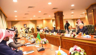 السفير الأمريكي خلال لقائه الغرفة التجارية الصناعية بمنطقة تبوك