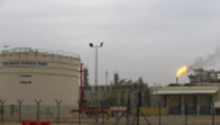 محتجون عراقيون يعاودون قطع الطرق أمام الحقول النفطية في البصرة