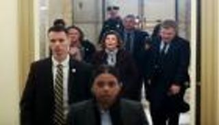 بيلوسي بجلسة "عزل" ترامب: خالف الدستور بلا شك