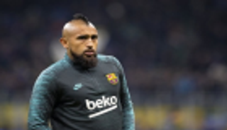 خبر صادم قبل الكلاسيكو يدفع فيدال للثورة على فالفيردي