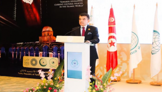 الدكتور سالم بن محمد المالك خلال كلمته بالجلسة الافتتاحية