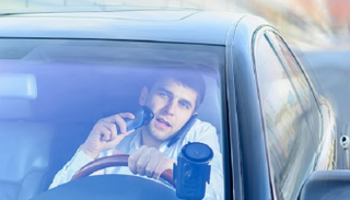 واحد من كل 10 حوادث للسيارات ناتج عن تشتت انتباه السائقين