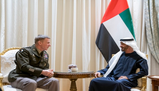 الشيخ محمد بن زايد آل نهيان والفريق أول جيمس ماكونفيل