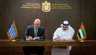 الشيخ عبدالله بن زايد آل نهيان ووزير خارجية اليونان يوقعان مذكرة التعاون
