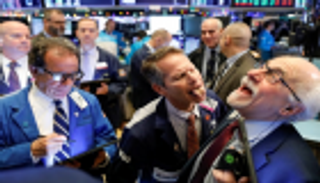 بيانات البطالة تقود وول ستريت للارتفاع عند الفتح