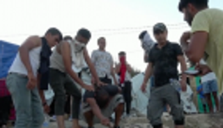 بعد أعمال شغب.. الشرطة اليونانية تفرق مهاجرين بالغاز المسيل للدموع 