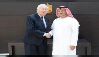 الدكتور أنور بن محمد قرقاش خلال لقاء ميغيل أنخيل موراتينوس