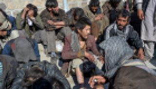 مخدر الميثامفيتامين يفتك بالأفغان.. والمصدر الأول إيران