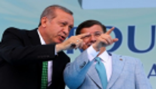 كاتب تركي: أردوغان "لن يجرؤ" على مهاجمة داود أوغلو‎