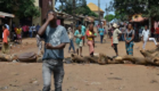 رئيس غينيا يعلن عن مشروع دستور جديد رغم الاحتجاجات