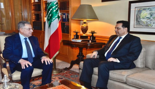 السنيورة خلال لقائه حسان دياب