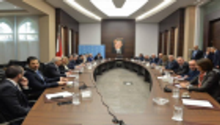 بعد إعلان "14 آذار" عدم المشاركة.. لبنان يتجه لحكومة "اللون الواحد"