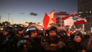 الداخلية اللبنانية تطالب المحتجين بإخلاء الساحات درءا للفتن