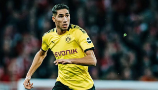 أشرف حكيمي لاعب بروسيا دورتموند