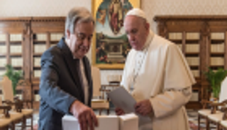 البابا فرنسيس يقدم نسخة من "وثيقة الأخوة الإنسانية" إلى جوتيريس