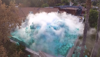 انفجار "معجون أسنان الفيل"